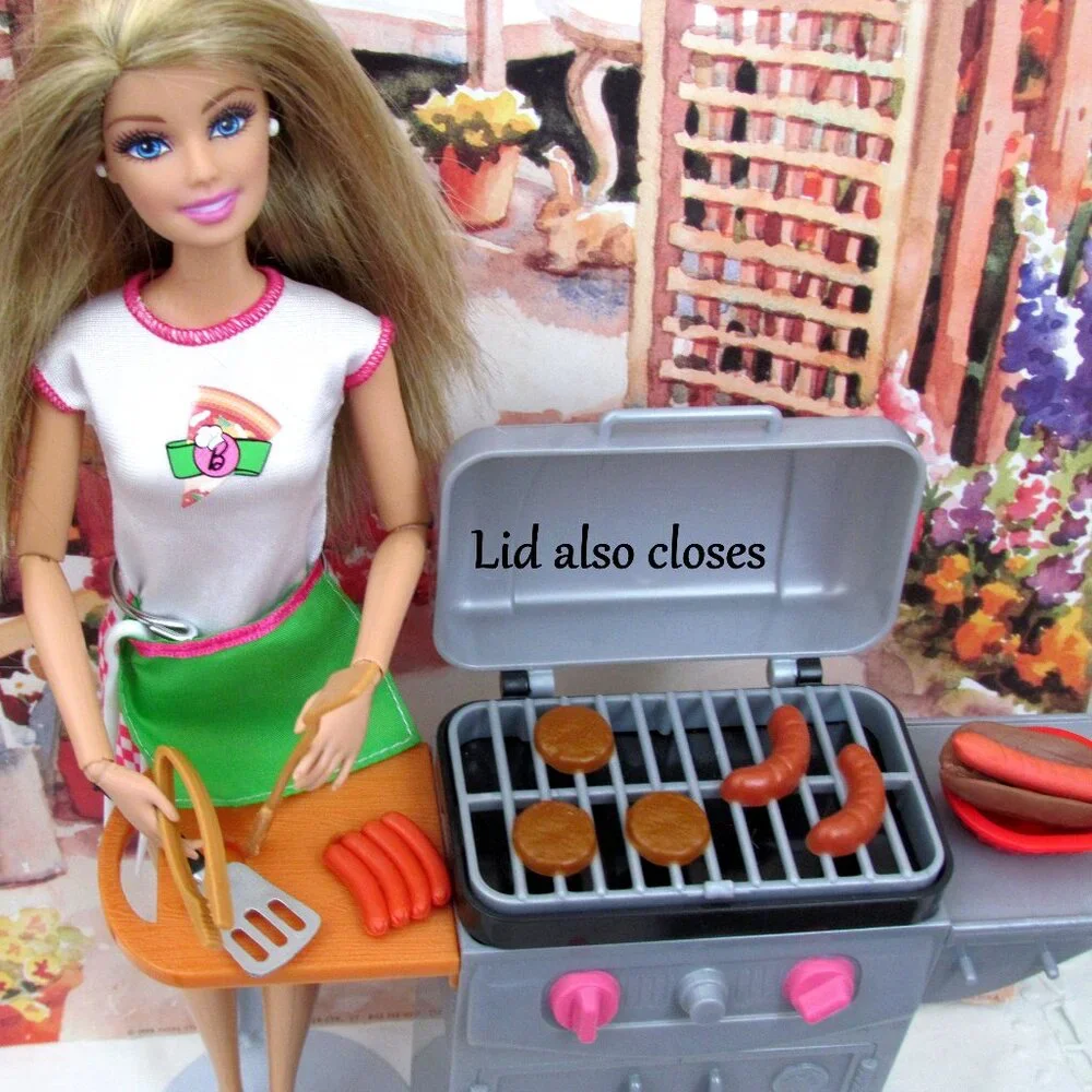 BARBIE BARBEQUE, ARTICULATED ARMS DOLL + HOT DOG BBQ + STAND, CUTE APRON OUTFIT